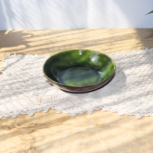 Ręcznie wykonana ceramiczna miska o pojemności 360 ml z kompletu naczyń w kolekcji szklany staw