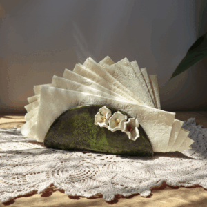 Ceramiczny serwetnik - kwiatki, kolekcja Leśny Mech