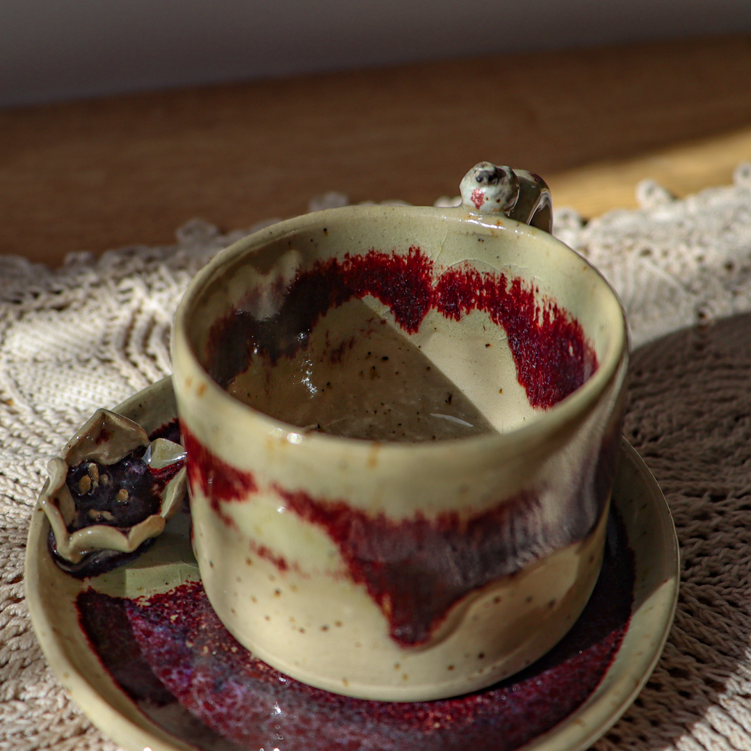 Ceramiczna filiżanka ze spodkiem - Kwiatek i ptaszek 60ml - obrazek 2