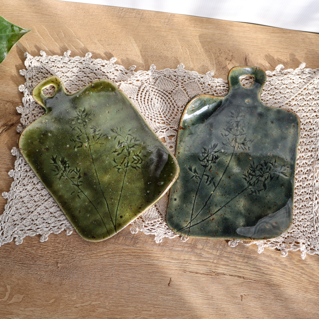Ręcznie wykonana ceramiczna tacka - roślinki