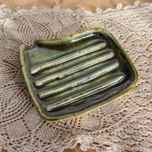 Mydelniczka ceramiczna z odprowadzeniem wody