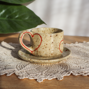 Ceramiczna filiżanka ze spodkiem - Serca 130ml