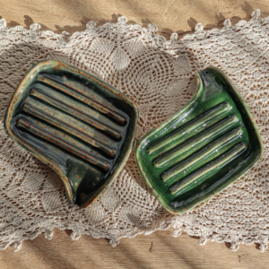 Mydelniczka ceramiczna z odprowadzeniem wody
