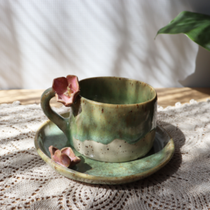 Ceramiczna filiżanka ze spodkiem - Kwiatki 130ml