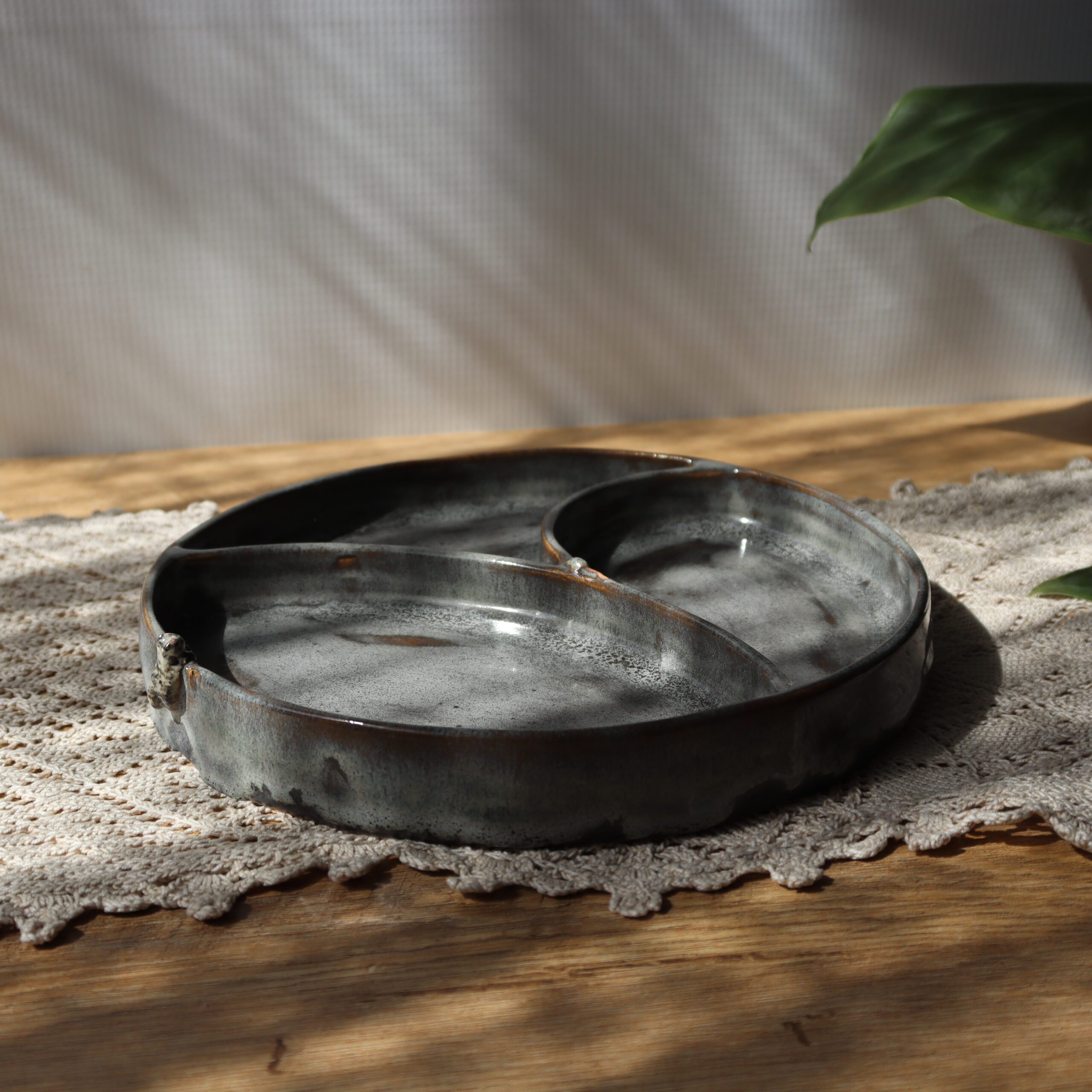 Ceramiczny talerz z przegródkami – Kotek z myszką śr. 19cm