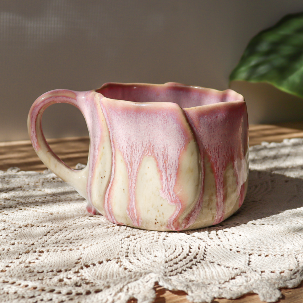 ceramiczny-kubek-tulipan-piegi-rozowy (1)