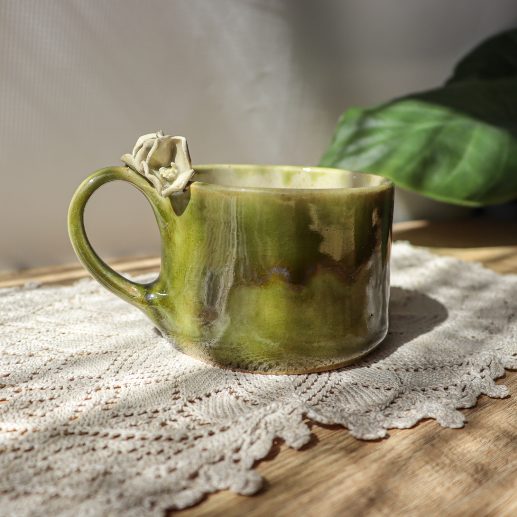 ceramiczny-kubek-zielony-bezowy-kwiaty (5)