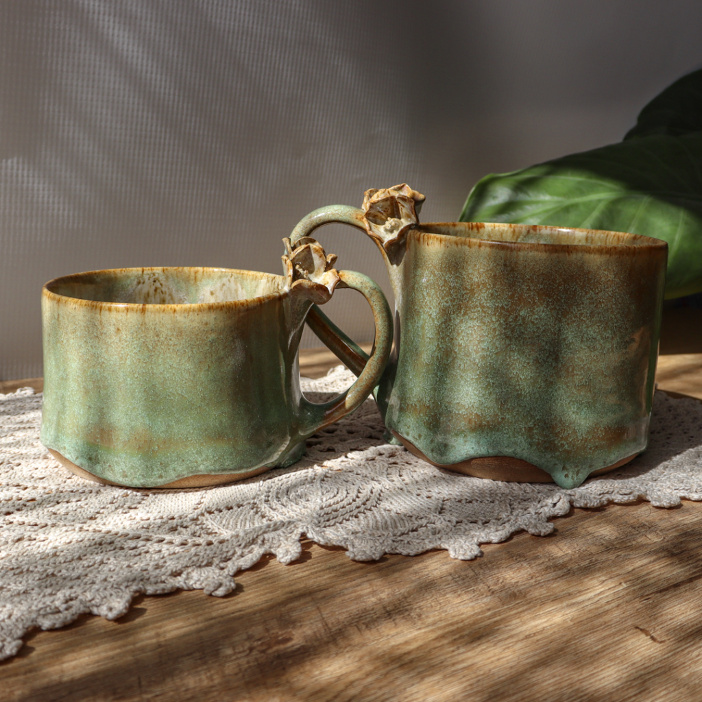 ceramiczny-kubek-zielony-bialy-kwiaty (1)