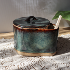 Ceramiczny pojemnik na sól z drewnianą łyżeczką 600ml